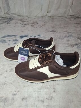 Universal Thread Women's 6.5 Brown & Cream Retro Sneakers Ribbon Laces
